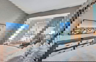 Foto 2 - Chic Beachfront Bliss: Your Perfect 1 BR Retreat !