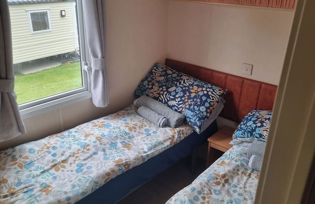 Thorness Bay - 3-bed Cabin - Sleeps 6 - Sea View - Foto 5