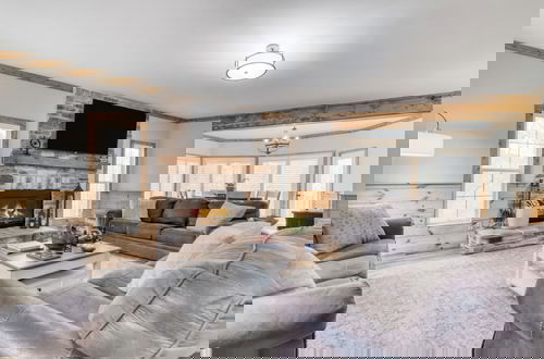 Foto 5 - Greene Mountain Lodge by Avantstay Sleeps 22 Hot Tub Game Room Theater