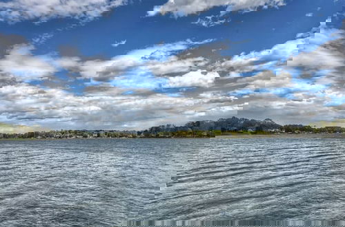 Foto 7 - Laid Back Lake Life by Avantstay Waterfront View
