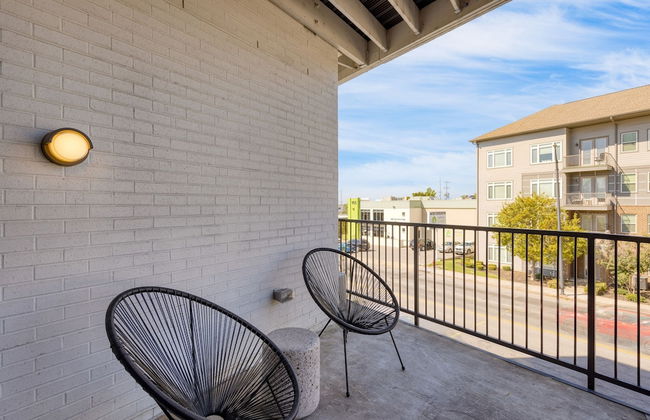 The Carter 201 by Avantstay 4BR Balcony - Photo 28