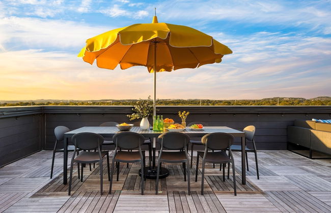 The Carter 305 by Avantstay 4BR Balcony - Photo 41