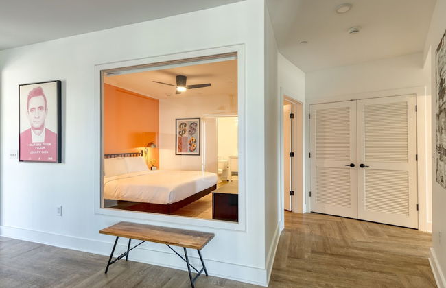 The Carter 201 by Avantstay 4BR Balcony - Photo 14