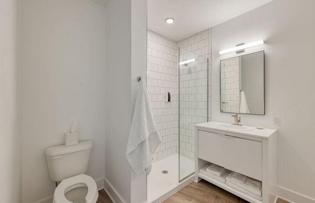 The Carter 201 by Avantstay 4BR Balcony - Photo 19