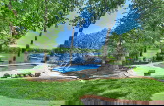 Photo 1 - Lucky s Lake House by Avantstay Private Lake Bar