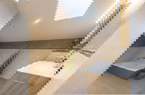 Foto 3 - Lavish Apartment With Sauna in Tyrol