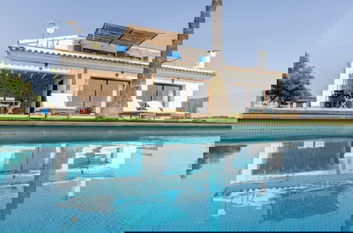 Foto 48 - Villa With Saltwater Pool