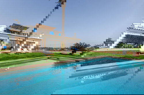 Foto 52 - Villa With Saltwater Pool