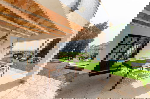 Foto 41 - Villa With Saltwater Pool
