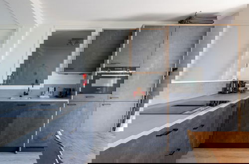 Foto 11 - Lush Apartment With sea Views