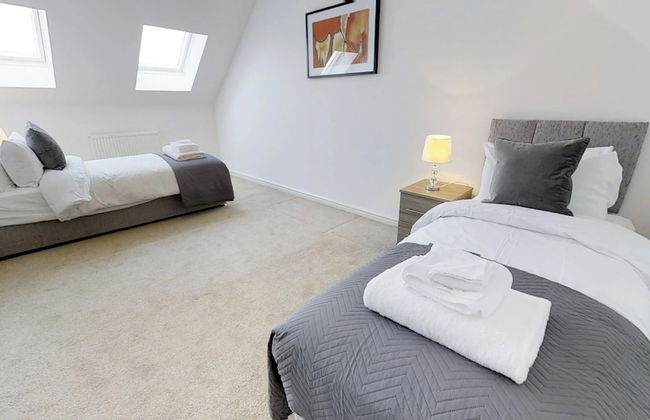 Stayzo Cole Green Lane - Free Parking - Foto 12