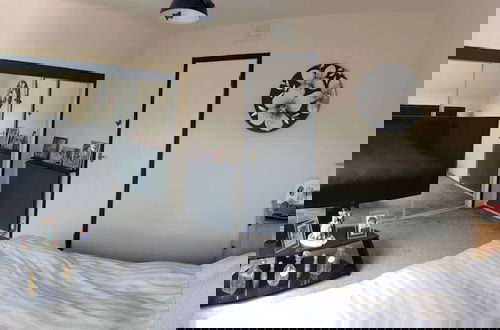 Photo 2 - Limegrove Comfortable Three Bedroom House