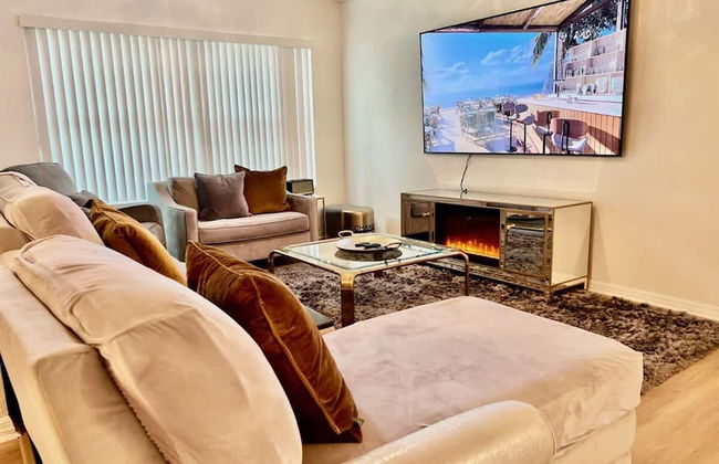 Luxurious Gem Near Disney Workspace Movie Room - Foto 7