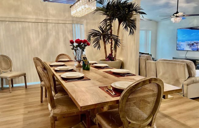 Luxurious Gem Near Disney Workspace Movie Room - Foto 9
