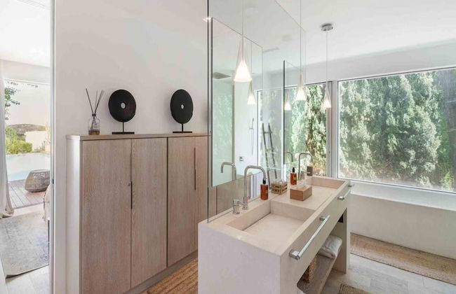 Holiday Home With Pool Area - Photo 17