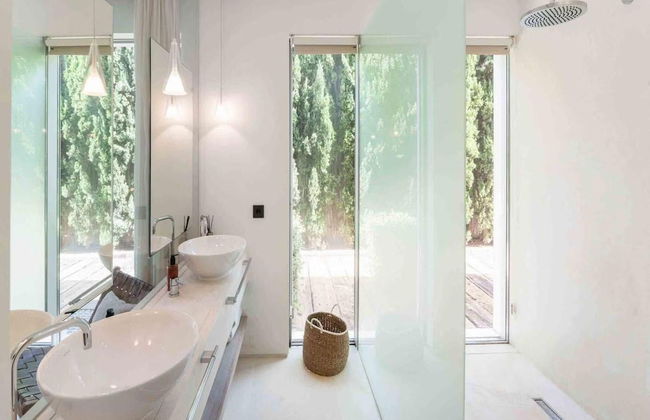 Holiday Home With Pool Area - Photo 16