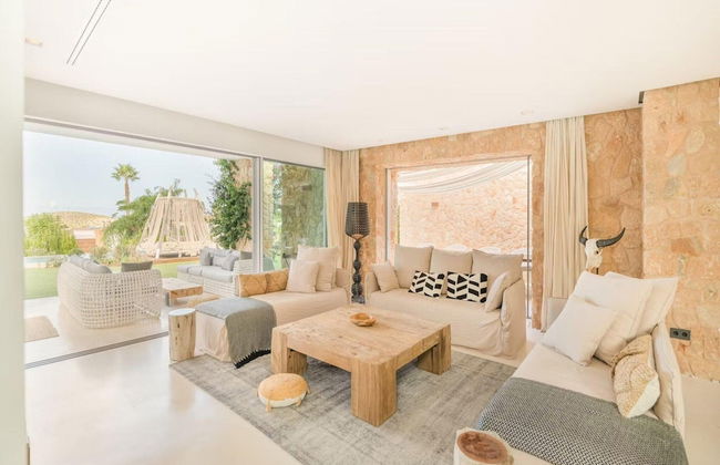 Holiday Home With Pool Area - Photo 9