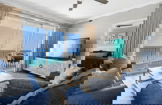 Foto 2 - Emerald Isle Resort 1409 Beachfront Access + Chairs Incl Pool, Ocean Views