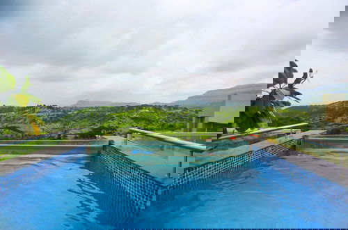 Foto 12 - Royal Oakwood Villa by Shiloh Stay