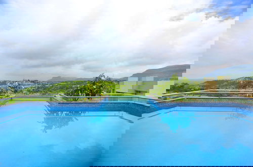 Foto 11 - Royal Oakwood Villa by Shiloh Stay