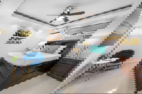 Photo 3 - Urban 5BR Private Pool Getaway 10 Min- Bch