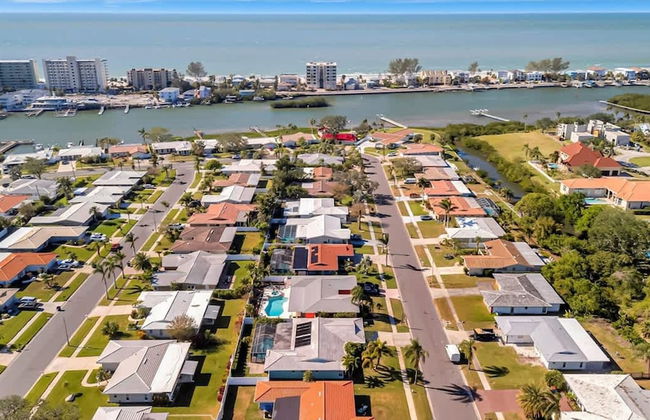 The Crown House 4b Pool Home 6 Mins to IR Beach - Foto 4