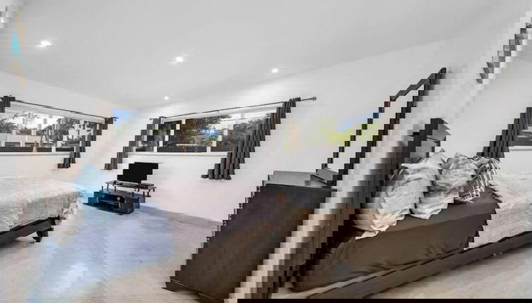 Foto 1 - Elegant Home With Heated Pool