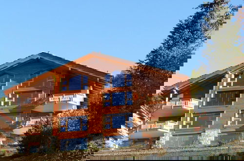 Foto 1 - Authentic Apartment With Mountain View
