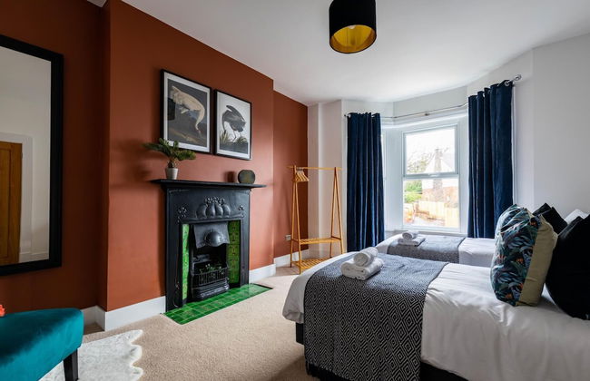 Kensington Place - 4 Bedroom Home w Free Parking - Foto 27