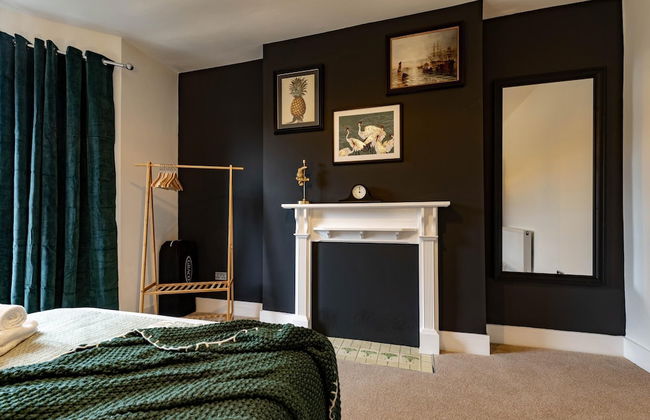 Kensington Place - 4 Bedroom Home w Free Parking - Foto 26