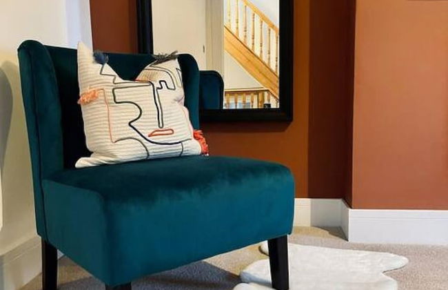 Kensington Place - 4 Bedroom Home w Free Parking - Foto 16