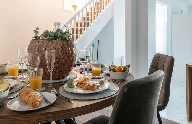 Kensington Place - 4 Bedroom Home w Free Parking - Foto 45