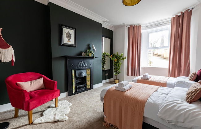 Kensington Place - 4 Bedroom Home w Free Parking - Foto 25