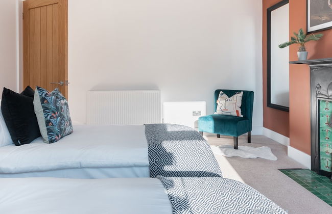 Kensington Place - 4 Bedroom Home w Free Parking - Foto 50
