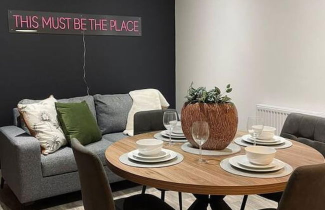 Kensington Place - 4 Bedroom Home w Free Parking - Foto 11