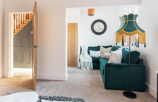 Kensington Place - 4 Bedroom Home w Free Parking - Foto 67