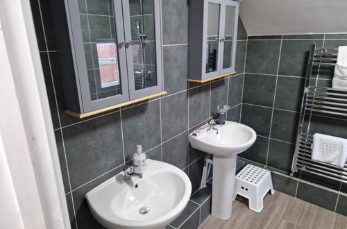 Photo 11 - Birtley's Amethyst, 3 Bedroom Apt ,sleeps 6 Guest