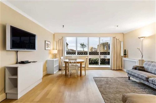 Photo 11 - Bright 2 Bedroom Near the Natural History Museum