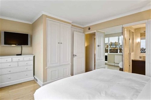 Photo 3 - Bright 2 Bedroom Near the Natural History Museum
