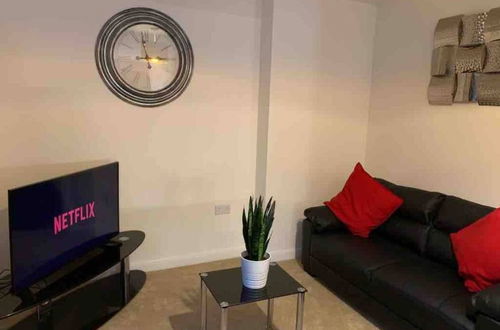 Photo 17 - Executive 2-bed Apt -wolverhampton + Free Parking