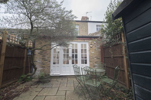 Photo 40 - Traditional Home in Kew Gardens