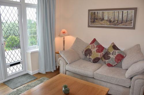 Photo 12 - Immaculate Inviting Light and Airy 2-bed Cottage