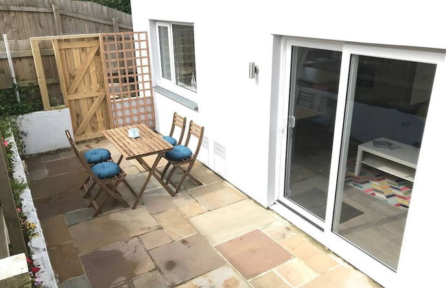 Beautiful Refurbished Home - Short Walk to the Beach - Photo 9