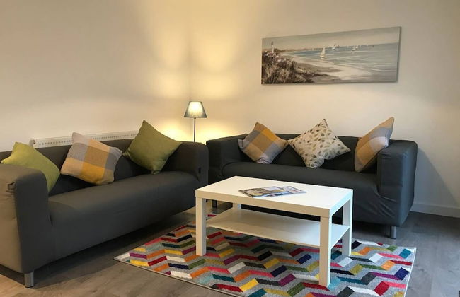Beautiful Refurbished Home - Short Walk to the Beach - Photo 1