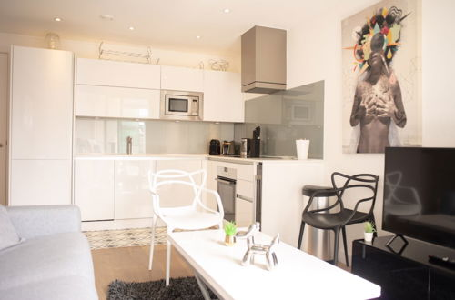 Photo 10 - Beautiful 1-bed Apartment in Central London