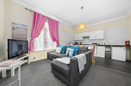 Photo 8 - One Bedroom Apartment by Klass Living Serviced Accommodation Bellshill - Elmbank Street Apartment with WIFI and Parking