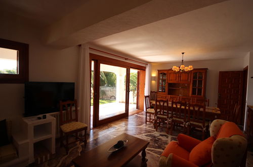 Foto 15 - Only 100m to the Beach! Spacious Villa With Private Pool - 12 People