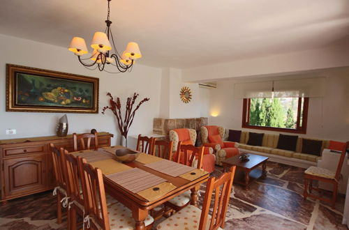 Foto 13 - Only 100m to the Beach! Spacious Villa With Private Pool - 12 People