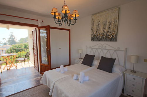 Foto 4 - Only 100m to the Beach! Spacious Villa With Private Pool - 12 People