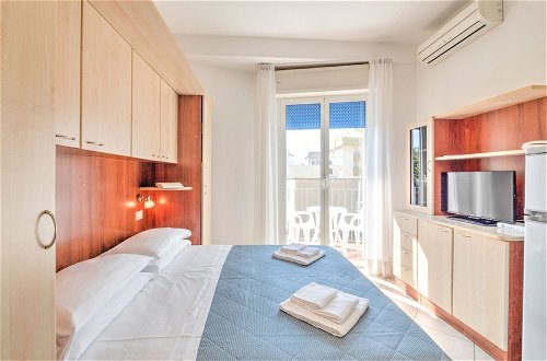 Foto 17 - Modern Apartment in Rimini With Balcony